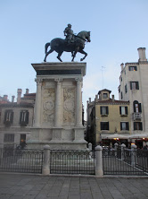 この場所にあった像。共和制だったヴェネチアにナポレオン以前に建てられた像はこれだけなんだと。それだけ偉大な人だったらしい